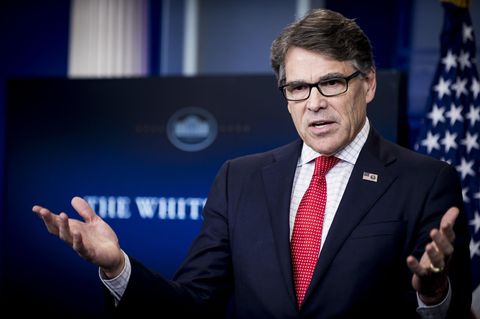 Rick Perry glaubt, dass fossile Brennstoffe Vergewaltigungen verhindern können