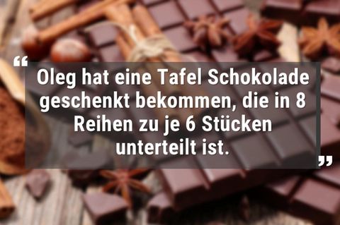 Im Hintergrund des Bildes liegt sehr viel Schokolade. Darüber steht ein Zitat.