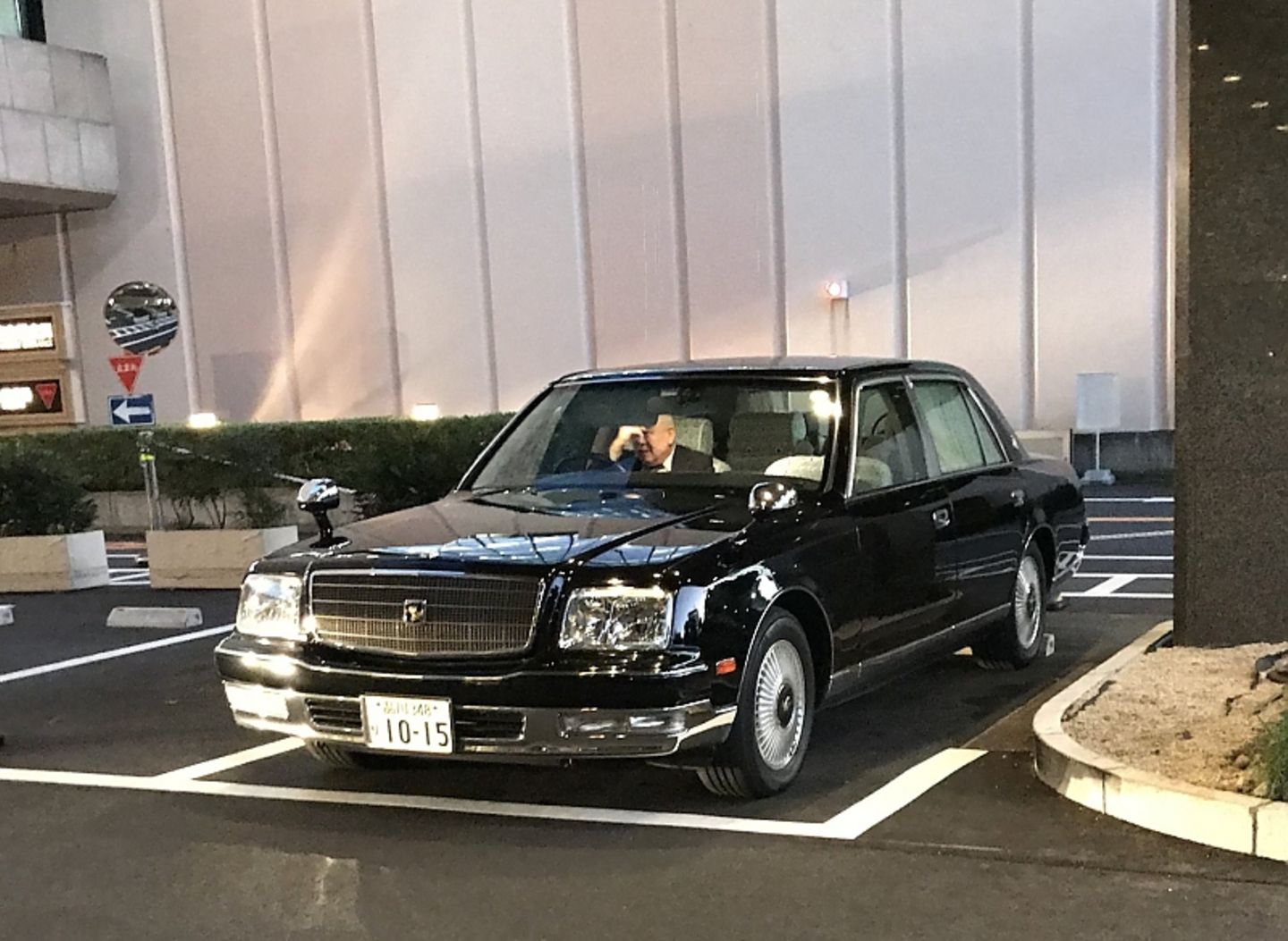 Toyota Century 2015 - nur als V12 zu bekommen