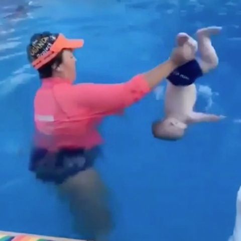 Schwimmtraining für Babys: Mutter sorgt mit Video von Sohn für Aufruhr - dabei will sie damit Leben retten