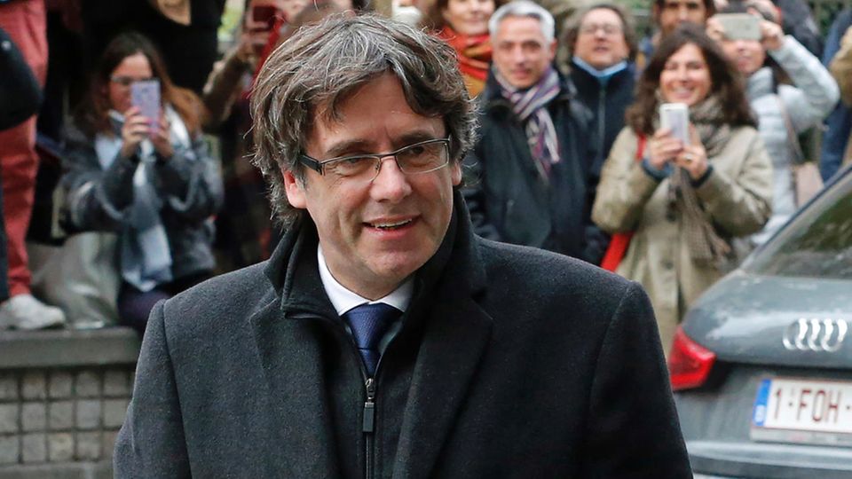 Der abgesetzte katalanische Regionalpräsident Carles Puigdemont hat sich der belgischen Polizei gestellt