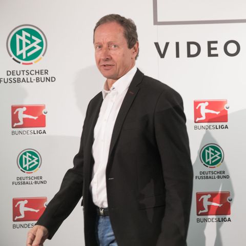 Hellmut Krug, Chef der Video-Schiedsrichter, sieht sich Manipulationsvorwürfen ausgesetzt