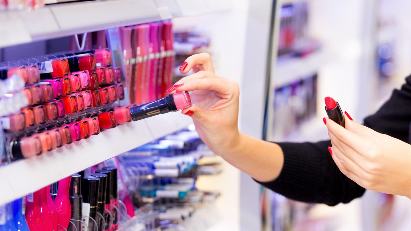 Können mit Keimen verunreinigt sein: Make-up-Tester in Drogerien und Supermärkten