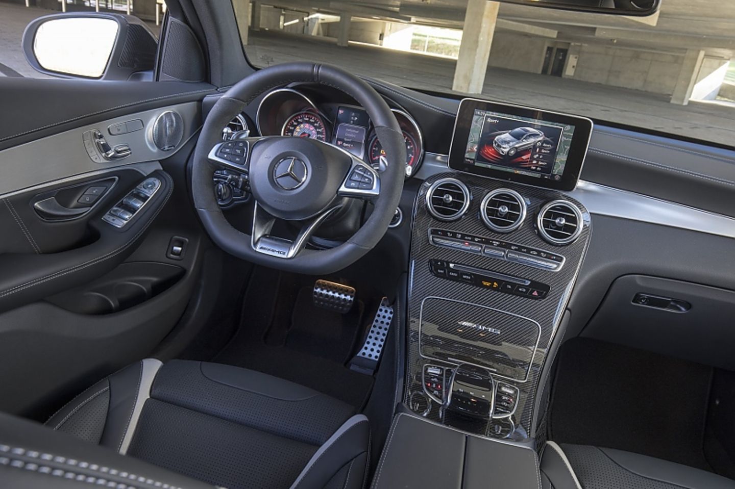 Das Cockpit des Mercedes AMG GLC 63 S Coupé