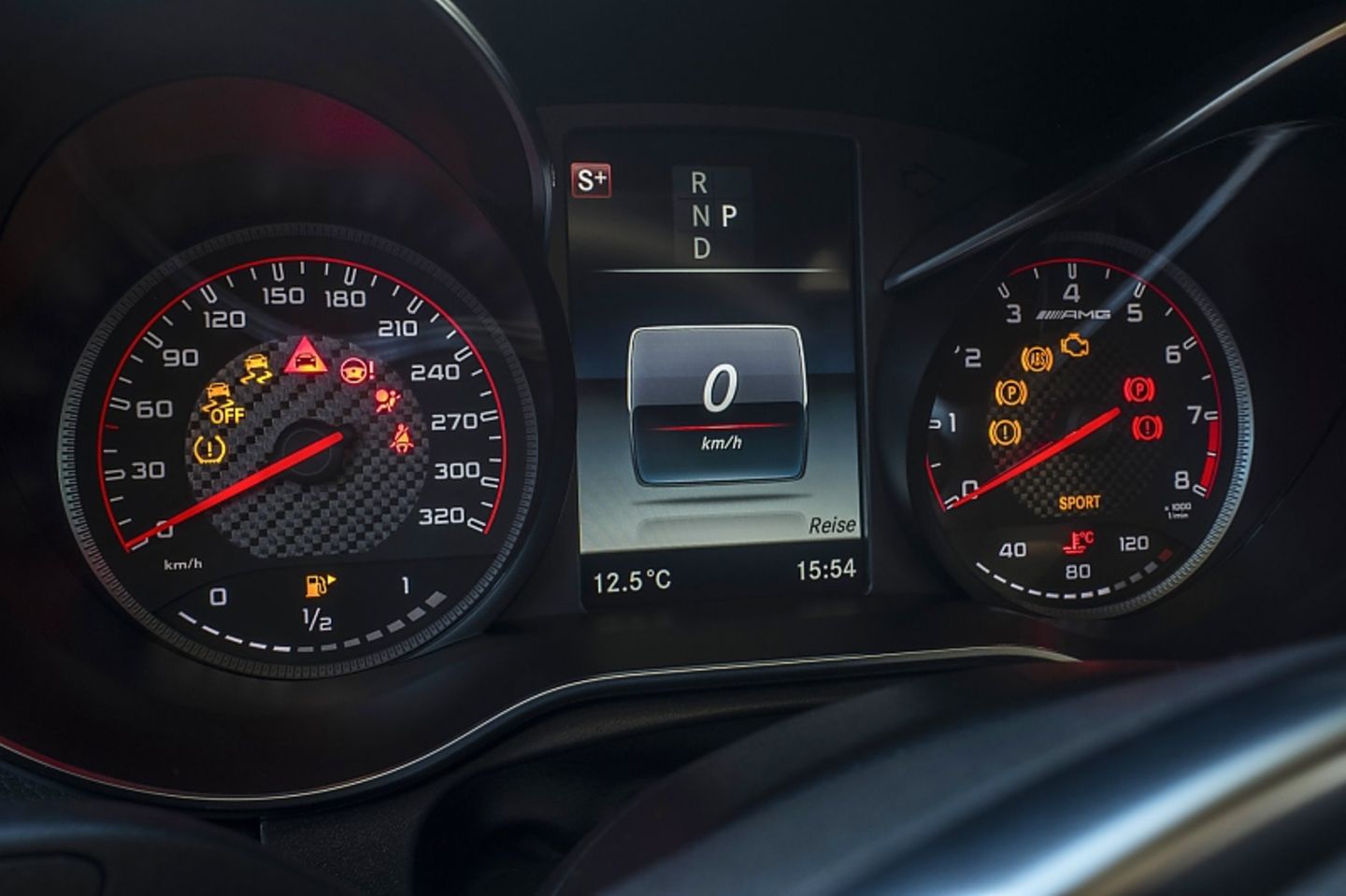 Mercedes AMG GLC 63 S Coupé - etwas antiquierte Instrumente