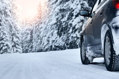 Auf Schnee helfen nur echte Winterreifen mit dem Schneeflocken-Symbol.
