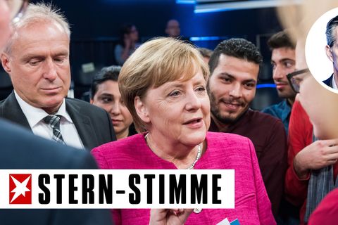 Ein Bild mit Seltenheitswert: Bundeskanzlerin Angela Merkel mischt sich nach der ZDF-Sendung "Klartext" unters Volk