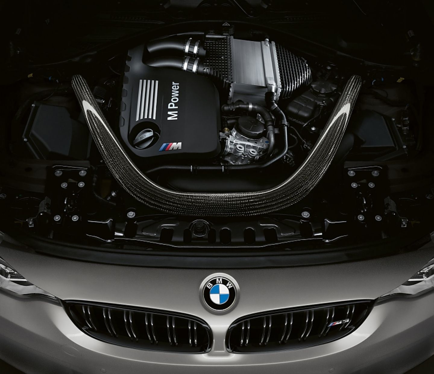 BMW M3 CS - der aufgeladene Reihensechszylinder hängt prächtig am Gas