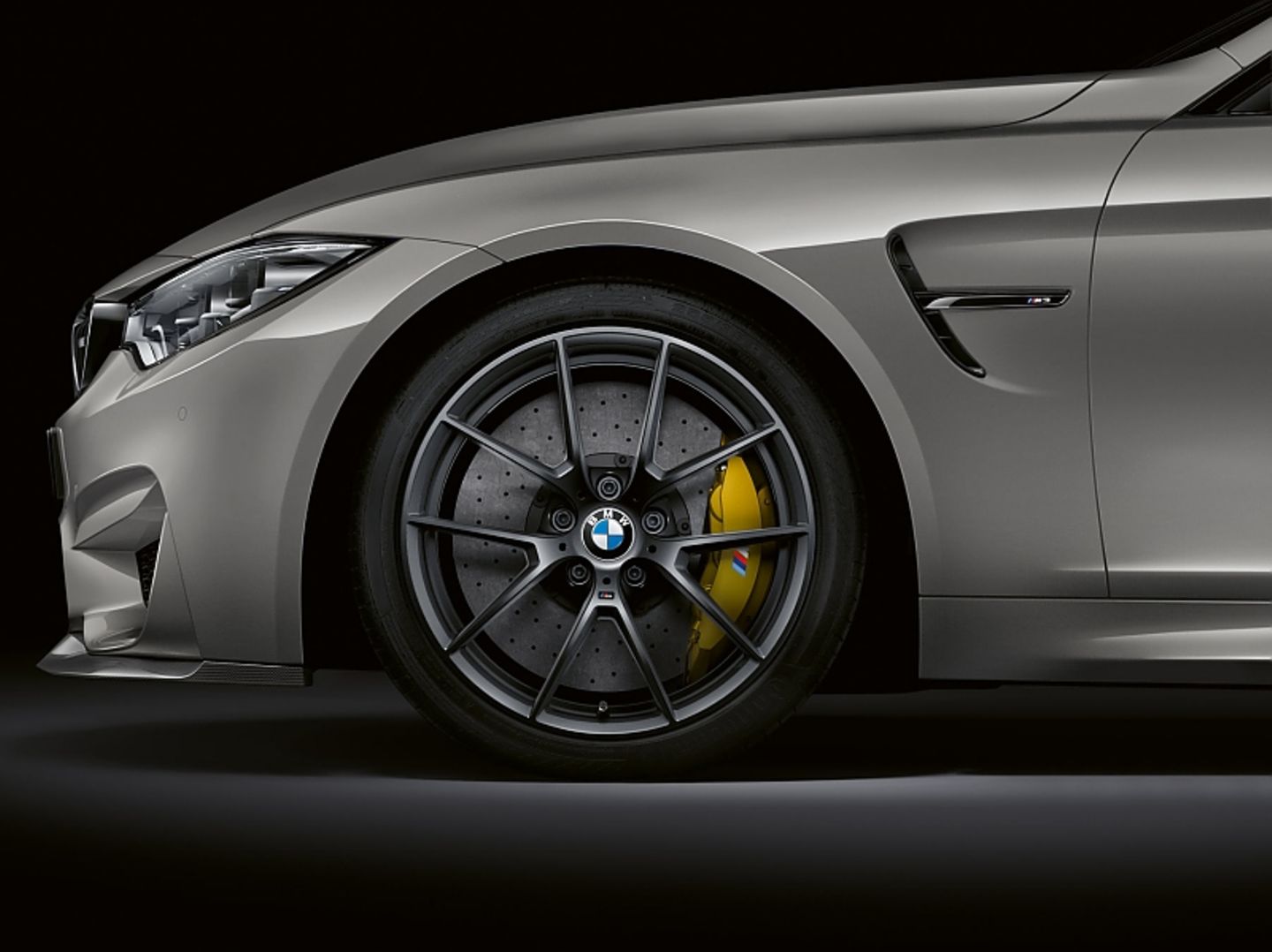 BMW M3 CS - rollt vorne auf 19-Zöllern