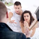 Ein Mann mit Axt in meinem Schlafzimmer? Da würde ich auch so gucken...