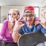 Wenn man mal wieder ein Symbolbild zum Thema "Coole Eltern" sucht, sollte man auf dieses besser verzichten.