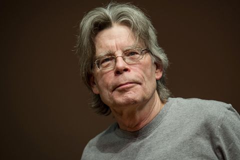 Kann KI kreativ sein?: Mit schaurigen Geschichten kennt er sich aus – an den Horror der KI will Stephen King aktuell aber noch nicht glauben