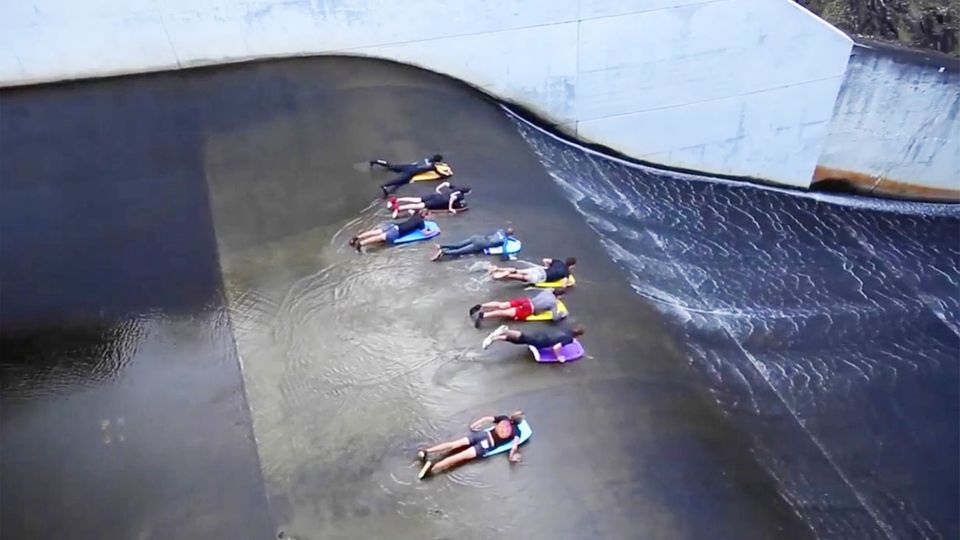 Australien: Staudamm wird zur illegalen Wasserrutsche