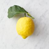 ... den gesamten Saft der Frucht dazupressen und alles gründlich durchheben.