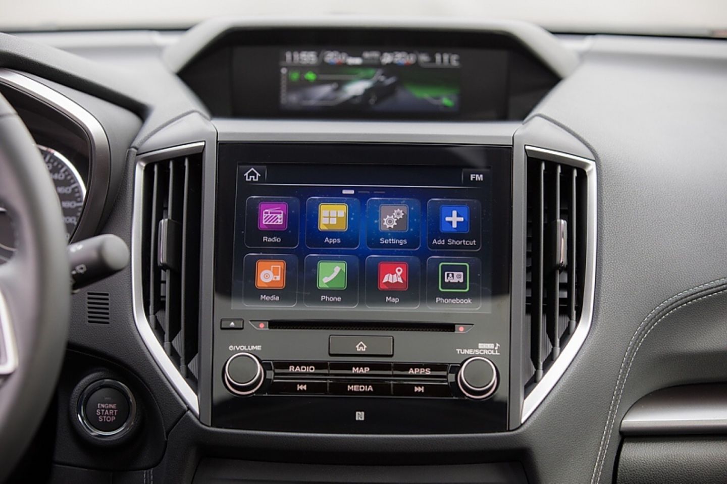 Eine große Touchscreen dominiert im Subaru Impreza das Armaturenbrett