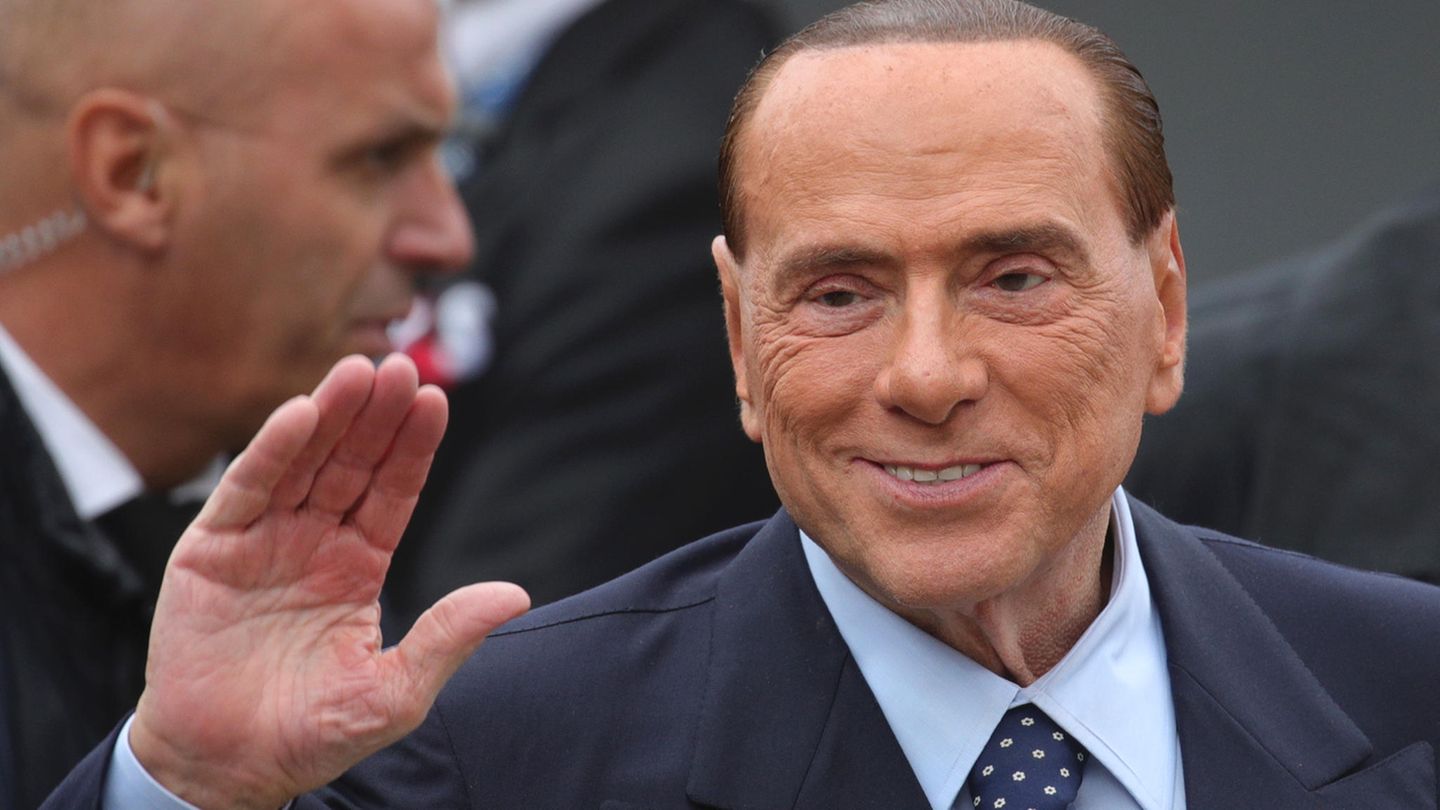 Rieccomi, da bin ich wieder: Silvio Berlusconi ist zurück auf der politischen Bühne