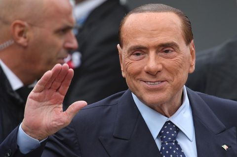 Rieccomi, da bin ich wieder: Silvio Berlusconi ist zurück auf der politischen Bühne