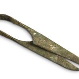 Eine Schere mit einer Klinge aus Bronze: Mit ihr konnte Gewebe durchtrennt oder Warzen entfernt werden.