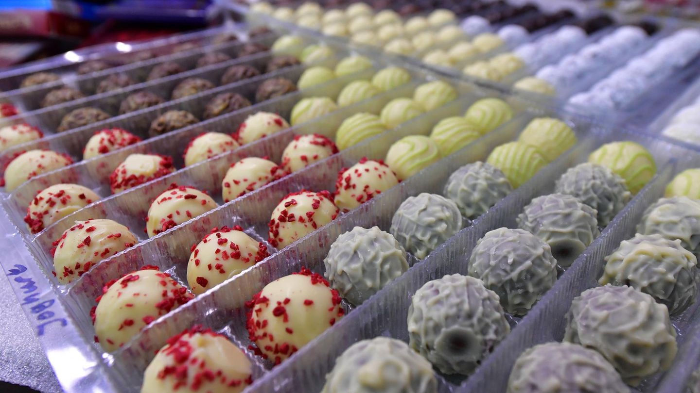 Lebensmittel-Steuer gegen das Übergewicht: Pralinen in einer Manufaktur in Saalfeld