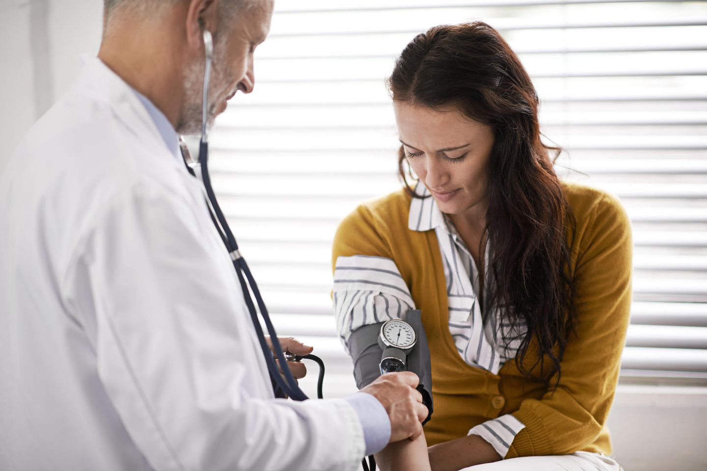 Ab welchen Werten sprechen Mediziner von Bluthochdruck? US-Experten haben diese Vorgaben nun überarbeitet - zum ersten Mal seit 14 Jahren