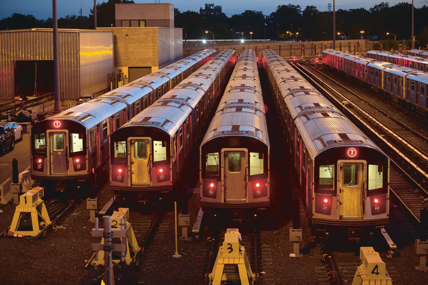 Die Züge der Linie 7 verharren an Station Mets-Willets Point im Depot und warten auf technische Betriebsprüfung.   