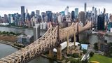 Die Queensboro Bridge war die erste Straßenverbindung zwischen Manhattan und Queens und damit Auslöser der rasanten Modernisierung des Stadtteils.
