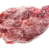 Frieren Sie einmal aufgetautes Fleisch nicht noch einmal ein. Die Wahrscheinlichkeit ist hoch, dass sich Bakterien oder Keime am Fleisch gebildet haben. Tauen Sie Fleisch nur auf, wenn Sie es direkt verzehren.