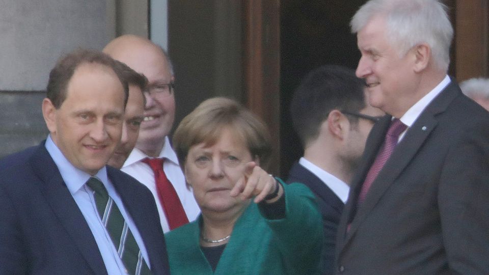 Balkonbild mit Außenminister: Alexander Graf Lambsdorff, links neben Angela Merkel, würde es wohl machen