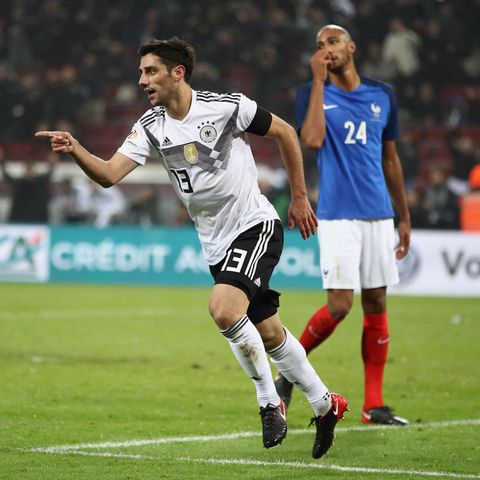 Lars Stindl dreht ab, nachdem er das 2:2 gegen Frankreich erzielt hat