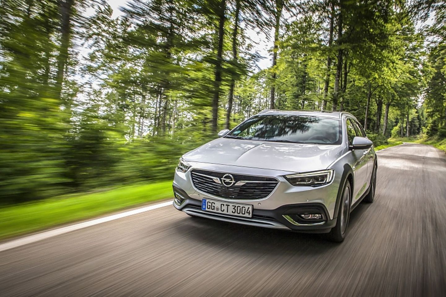 Der Opel Insignia Country Tourer ist 228 km/h schnell