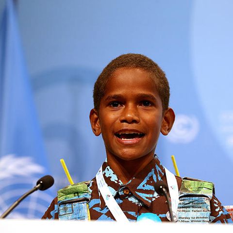 Der 12-jährige Timoci Naulusala spricht vor der Weltklimakonferenz in Bonn