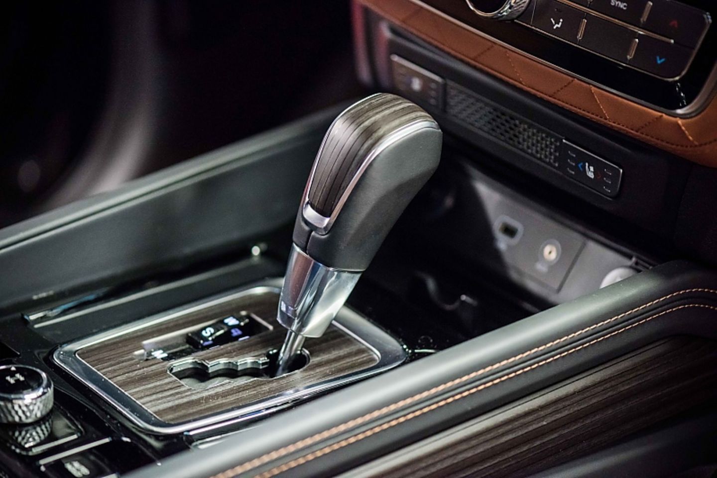 SsangYong Rexton e XDI 220 4WD - die Siebengangautomatik stammt von Mercedes