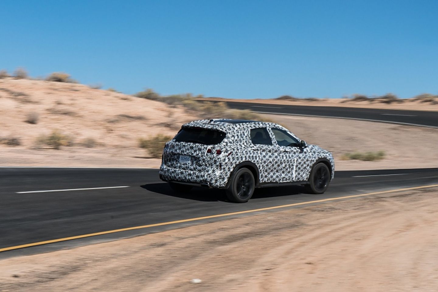 Infiniti QX 50 Prototyp - das Design kann sich sehen lassen - auch trotz Tarnung