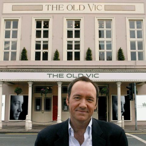 Kevin Spacey vor dem Old Vic in London - Hier soll er 20 Männer sexuell belästigt haben