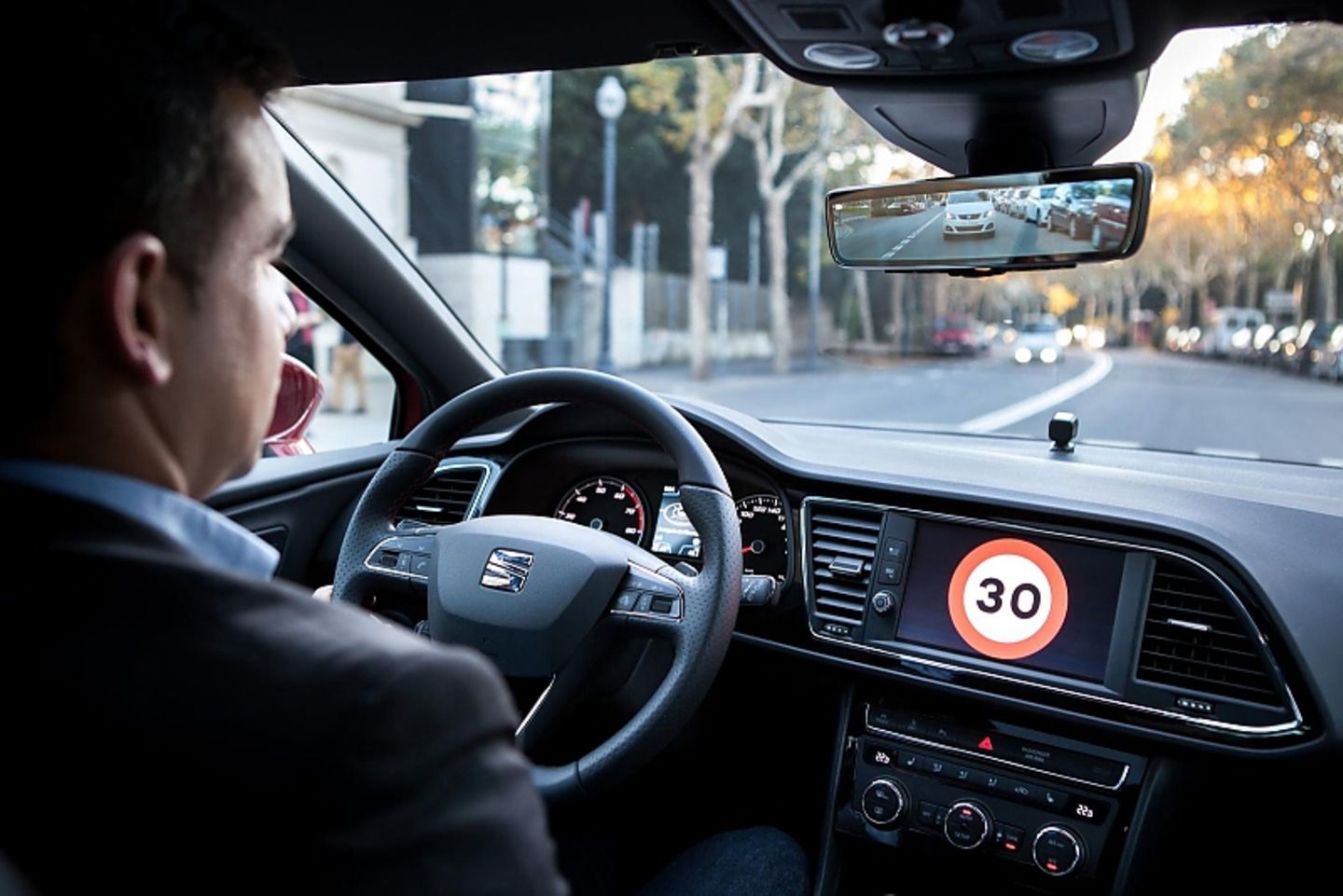Im Seat Leon Cristobal werden zum Beispiel Trempolimits deutlich angezeigt