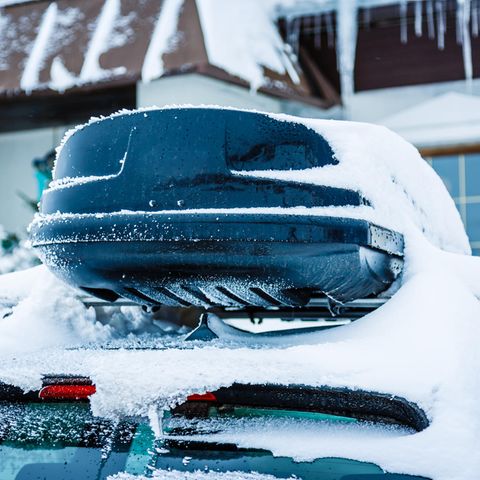 Für den Transport der Ski ist die Dachbox die richtige Wahl.
