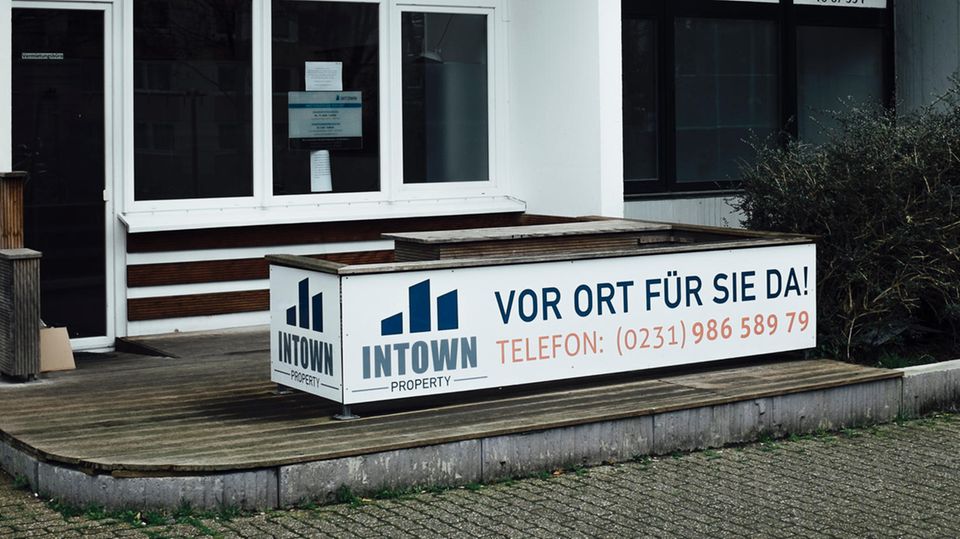 Dortmund-Dorstfeld: Verwaltet wird der Hannibal vom Unternehmen Intown Property Management, das öfter Geschäfte mit heruntergekommenen Immobilien macht Verwaltet wird der Hannibal vom Unternehmen Intown Property Management, das öfter Geschäfte mit heruntergekommenen Immobilien macht