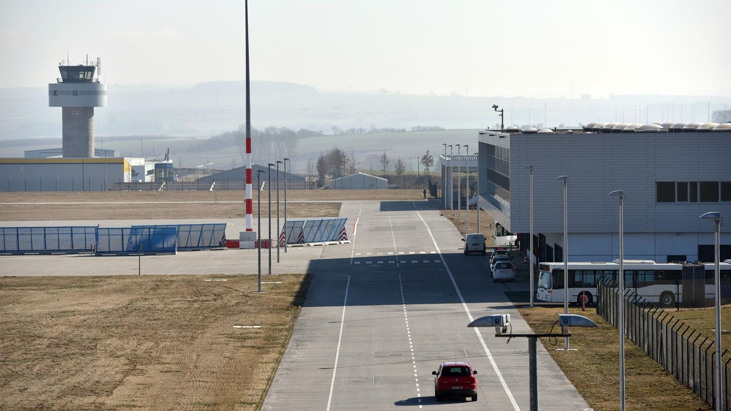 Wenig Betrieb auf dem Flughafen Kassel Kalden