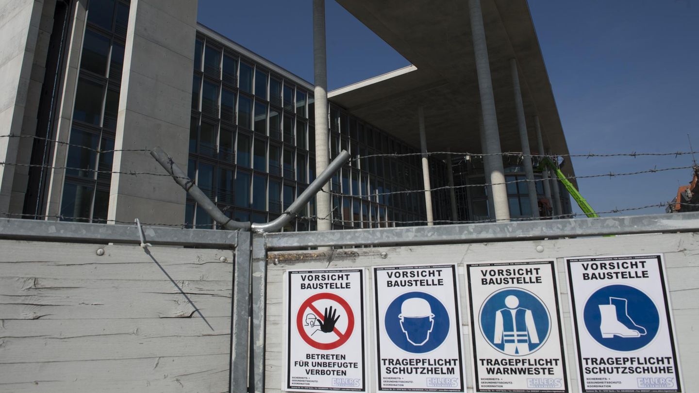 Der Neubau des Bundestages, wird nicht nur sieben Jahre später als ursprünglich geplant fertig, sondern auch deutlich teurer