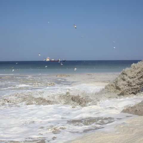 Um bewohnte Ortslagen auf Sylt zu schützen, wird seit 1972 Sand aufgespült zum Schutz vor Stürmen