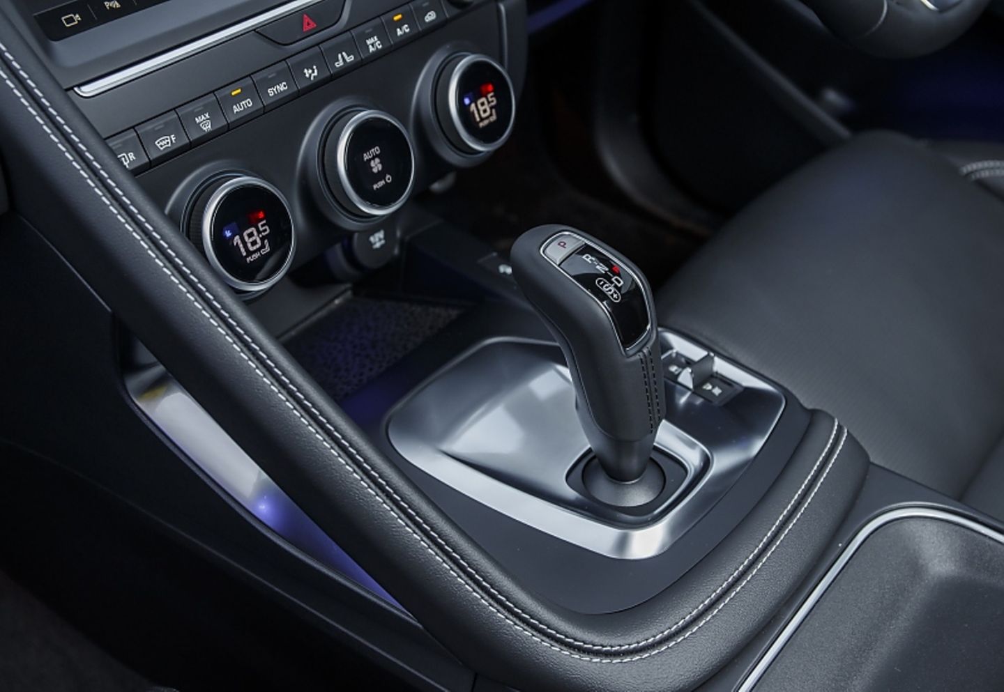 Die Neungangautomatik bremst die Motoren ein