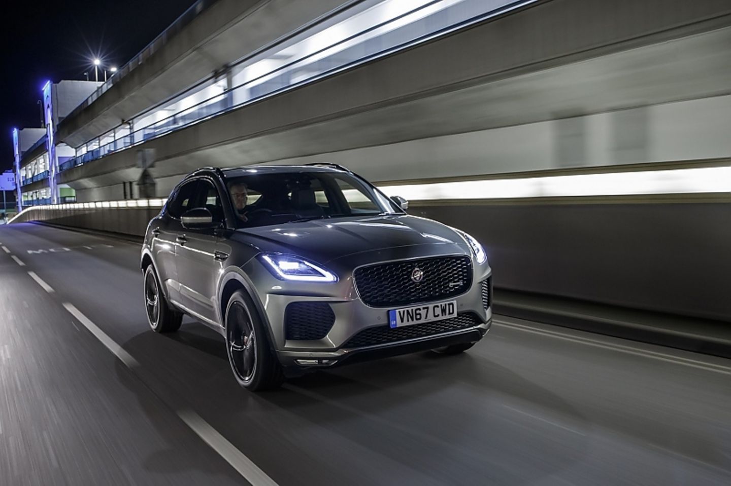 Jaguar E-Pace P300