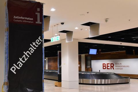Noch herrscht Leere in den Terminals des Hauptstadtflughafens BER - doch die Arbeiten gehen offenbar voran (Archivbild)