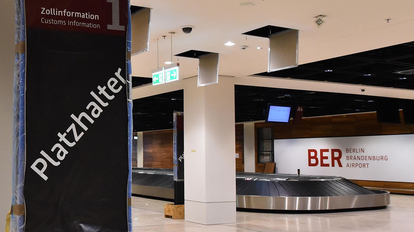 Noch herrscht Leere in den Terminals des Hauptstadtflughafens BER - doch die Arbeiten gehen offenbar voran (Archivbild)
