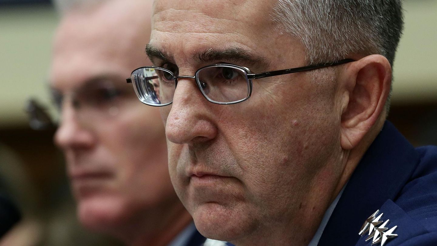 General John Hyten müsste den Befehl von US-Präsident Donald Trump zum Atomwaffeneinsatz ausführen (Archivbild)