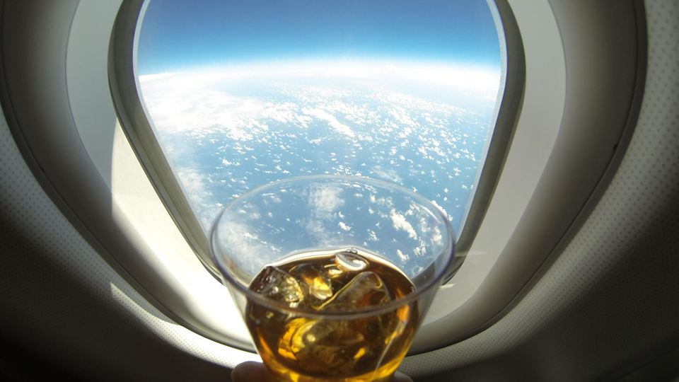 Auf dem längsten Linienflug der Welt werden einige Getränke konsumiert