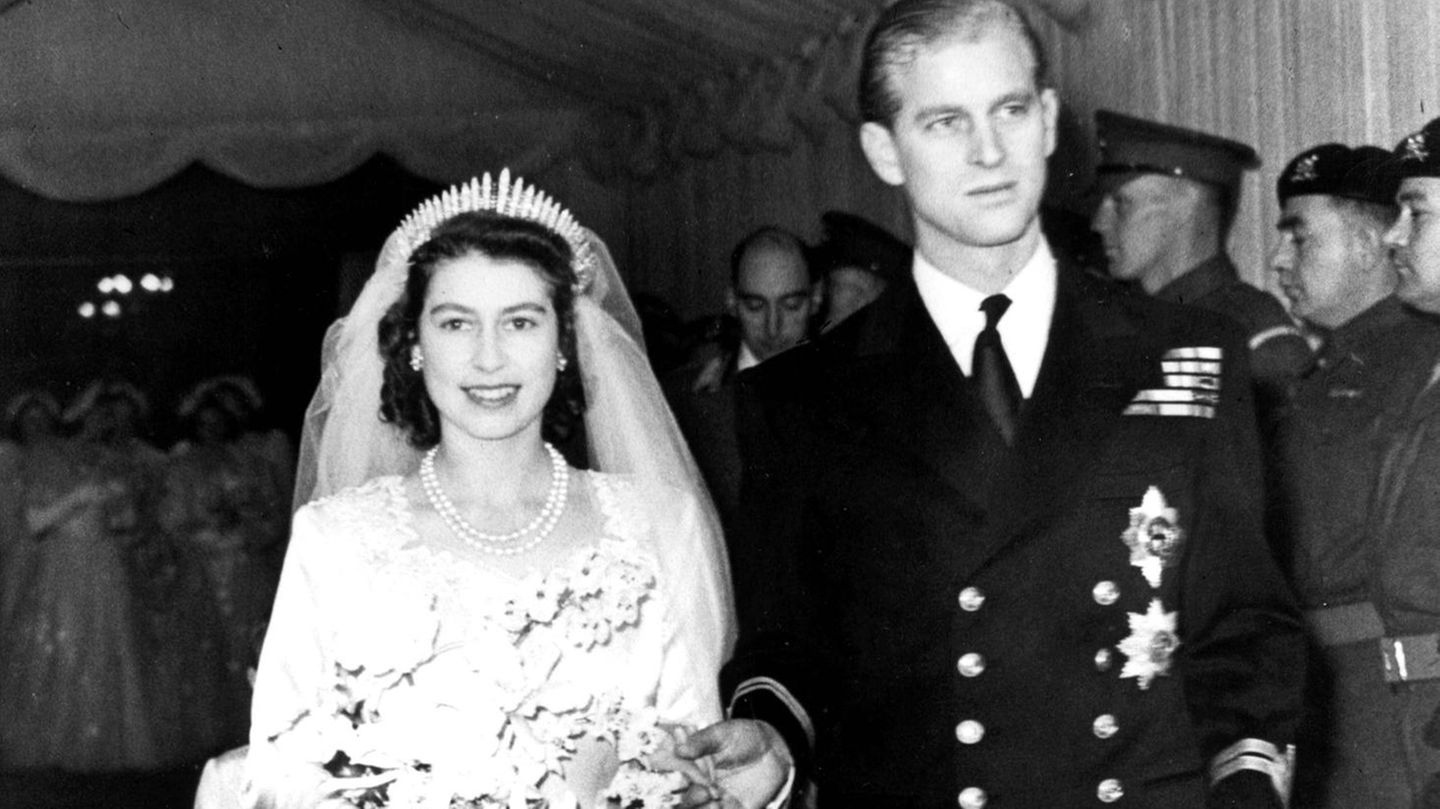 Queen Elizabeth II. und Prinz Philip an ihrem Hochzeitstag am 20.11.1947 in London