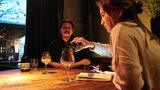 Biersommelier Daniel Elich (links) hat uns die Welt der ungewöhnlichen Kreativbiere gezeigt. Dreimal im Jahr hat man die Möglichkeit, bei den sogenannten "Craft Beer Days" in den Höfen des "Alten Mädchens" sich durch die verschiedenen Craft Biere zu probieren.