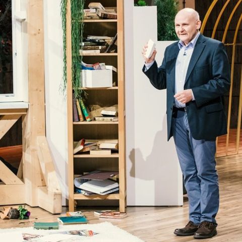 Detlev Sommer demonstriert den Fenster-Schnapper