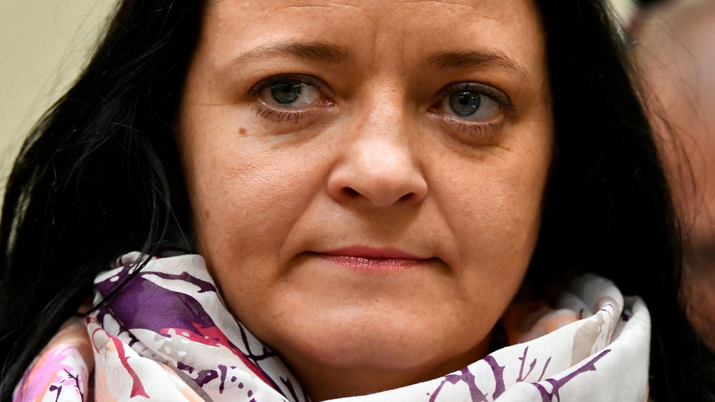 Beate Zschäpe im NSU-Prozess: ein Anwalt der Nebenkläger fordert wie die Bundesanwaltschaft lebenslange Haft